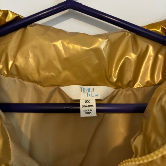 NWT Gold Puffer Size 2X - Picture 2 of 6